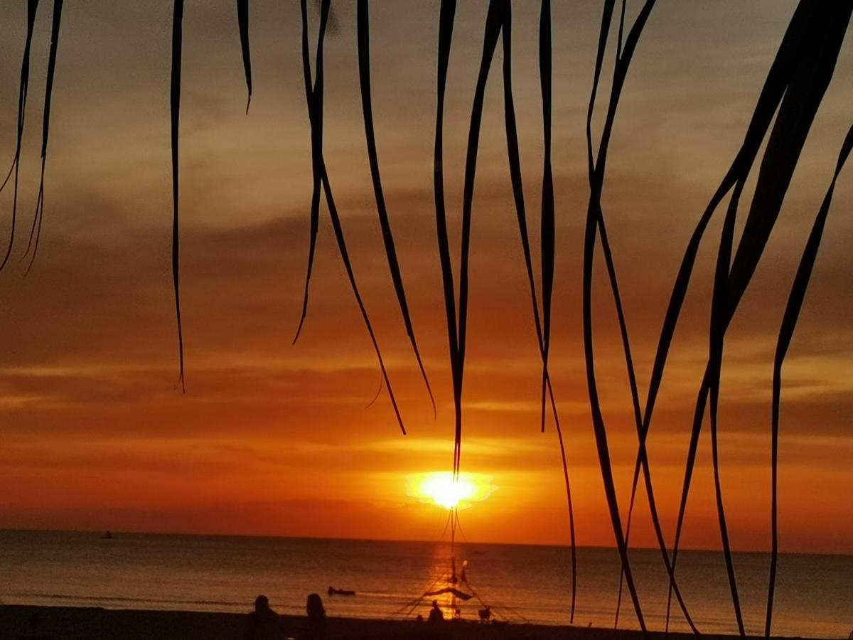 Sulu Sunset Beach Resort Nauhang Ngoại thất bức ảnh