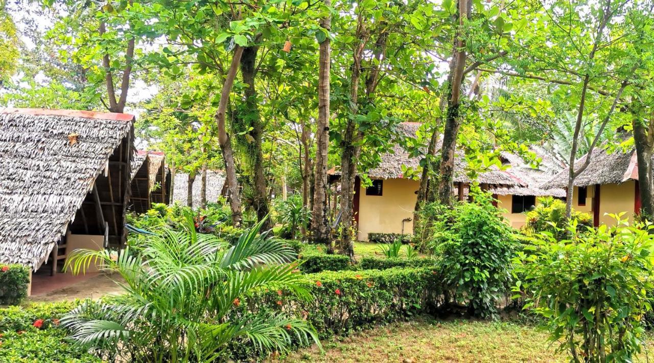 Sulu Sunset Beach Resort Nauhang Ngoại thất bức ảnh